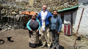 Alan with Lama Geshi's wife and daughter, Tahsi